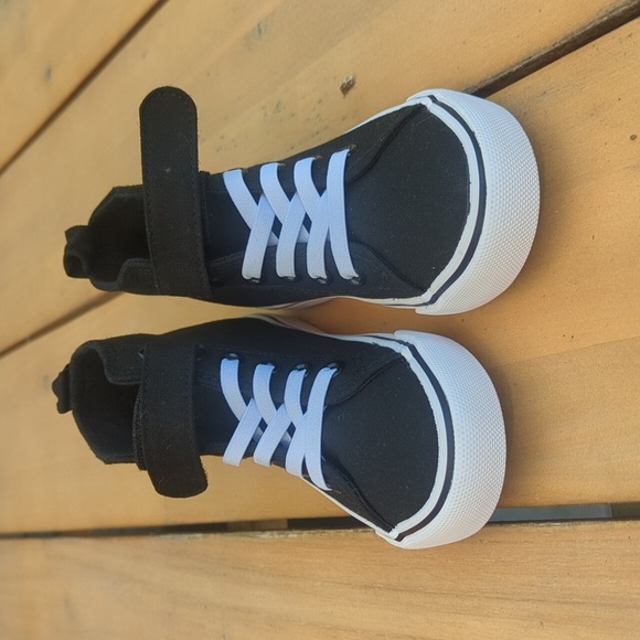 Boys Monkey Bar Black Kids High-Top Sneakers - Size 9 NWT - Picture 2 of 4